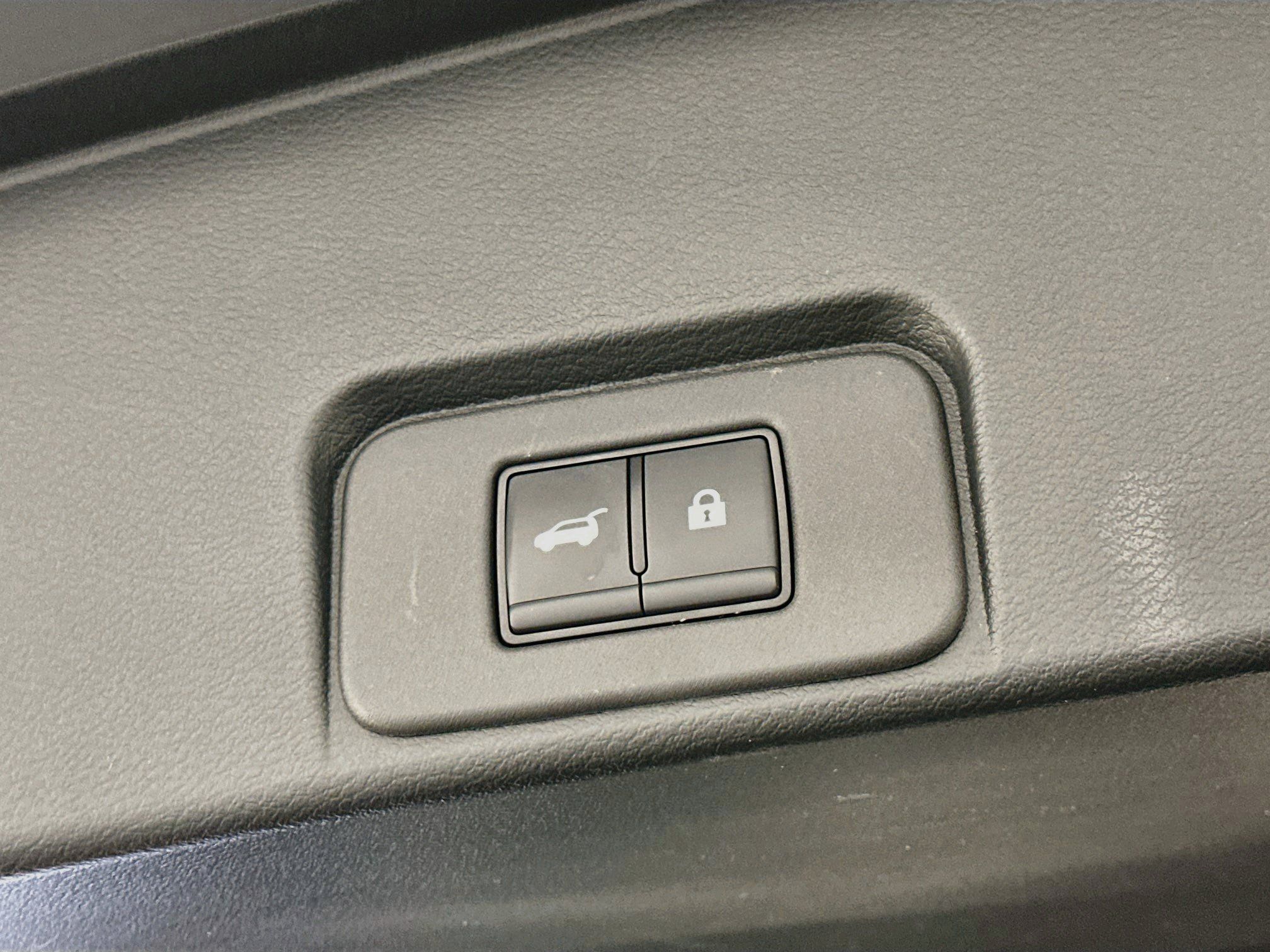Used 2025 Nissan Rogue SV AWD/4WD image 30