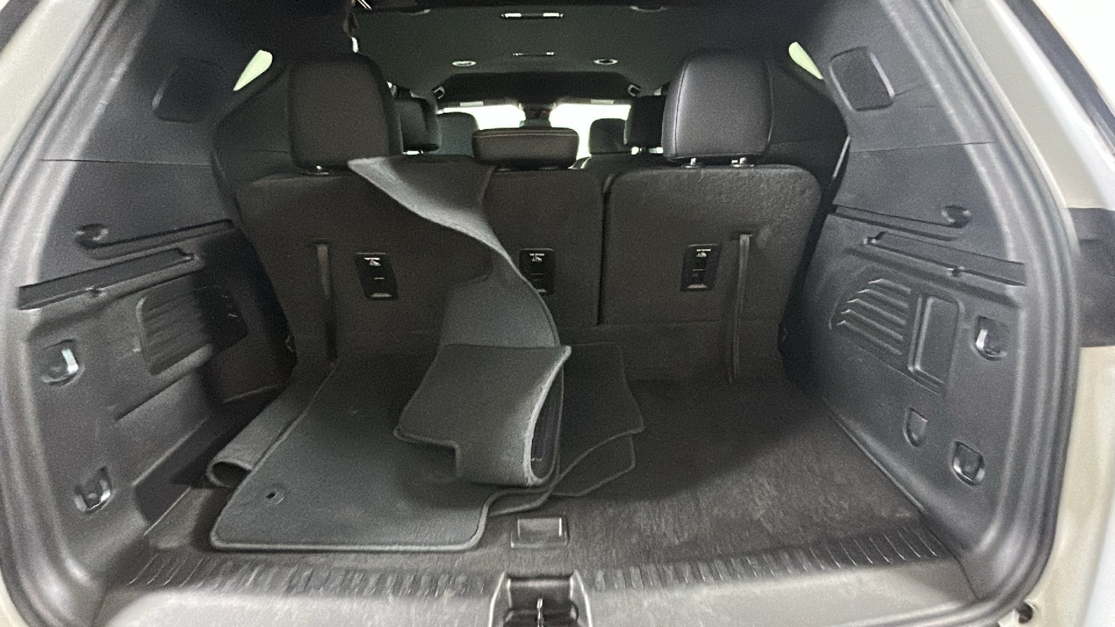 Used 2025 Chevrolet Traverse LT AWD/4WD image 34