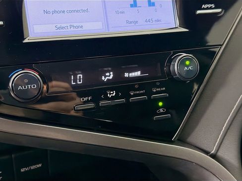 Used 2019 Toyota Camry SE image 15