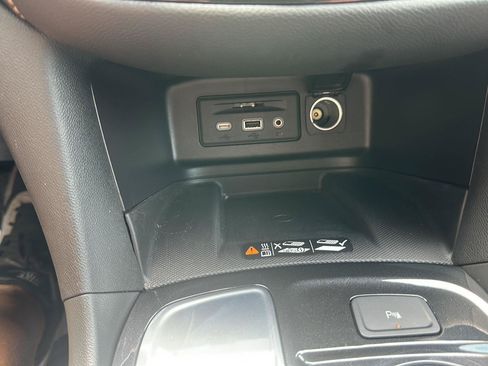 Used 2024 Chevrolet Equinox Premier FWD image 33