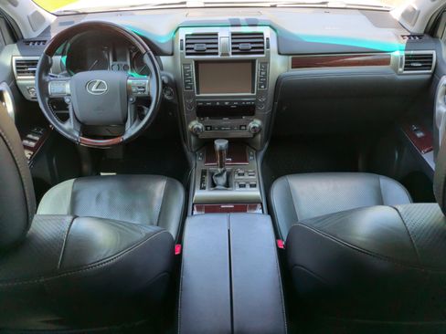 Used 2016 Lexus GX 460 Luxury w/ Preferred Accessory Package AWD/4WD image 31