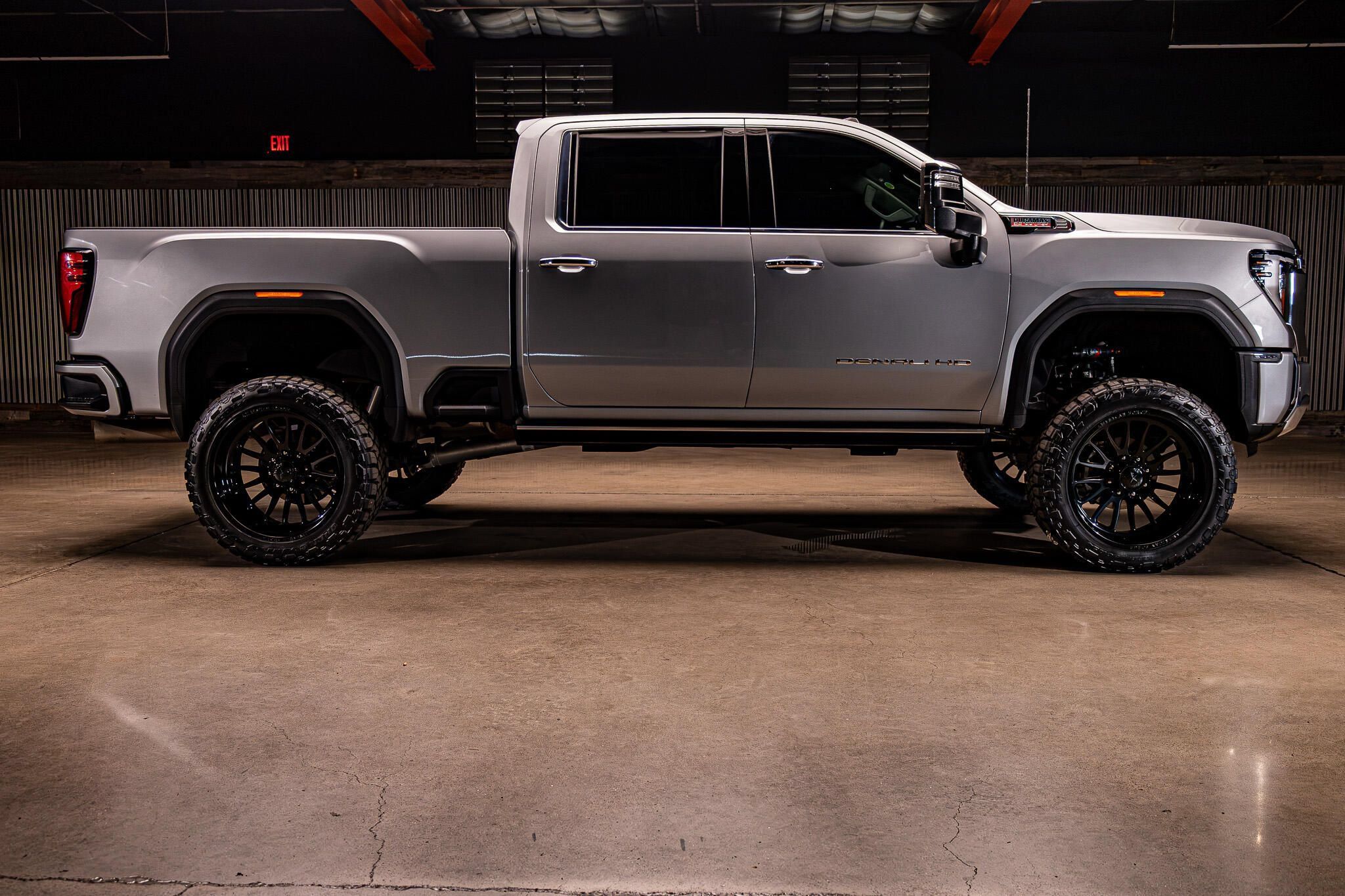 Used 2026 GMC Sierra 3500 Denali w/ Denali Reserve Package AWD/4WD image 11