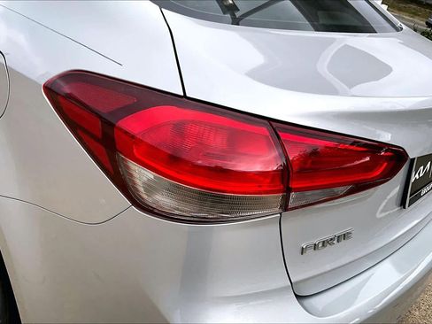 Used 2017 Kia Forte LX image 24