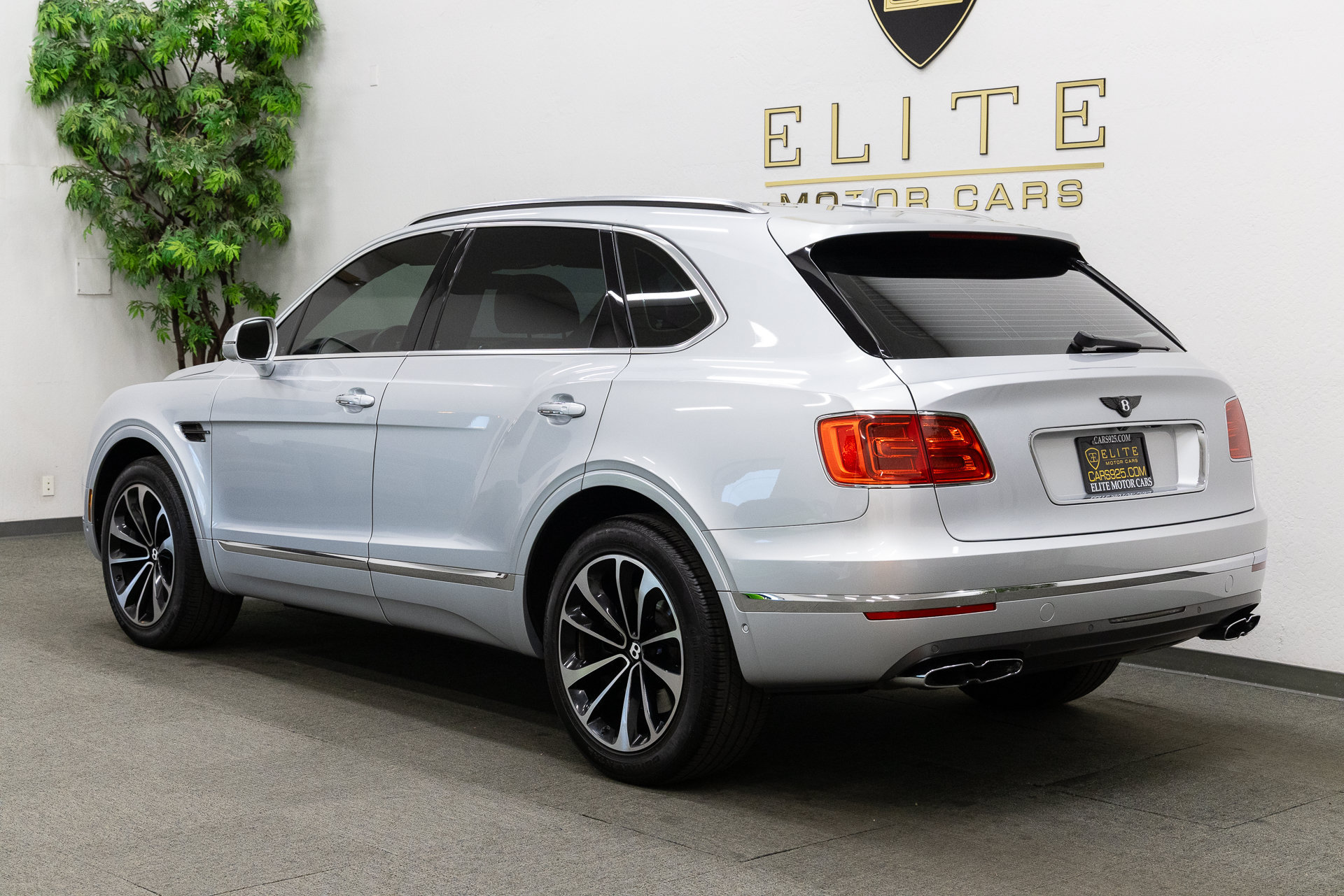 Used 2019 Bentley Bentayga AWD/4WD image 3