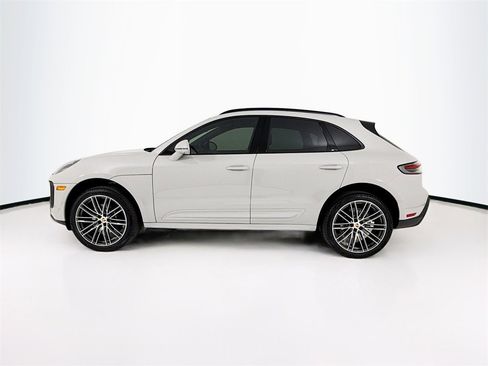 New 2026 Porsche Macan image 2