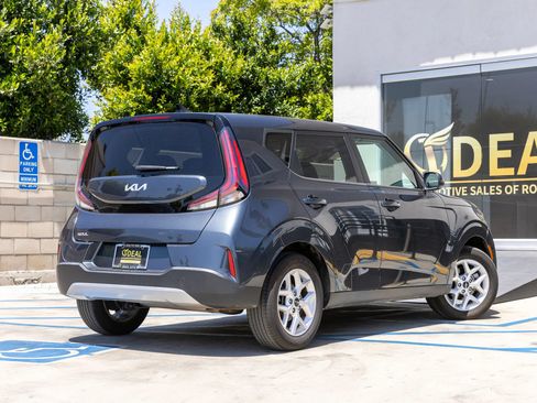 Used 2025 Kia Soul LX w/ LX Technology Package FWD image 15