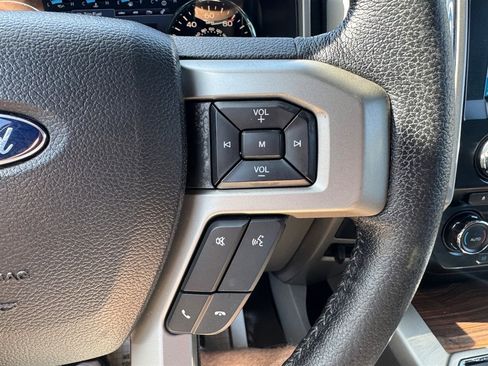 Used 2016 Ford F150 Lariat image 17