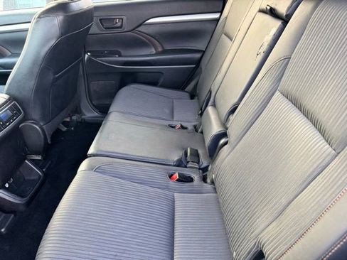 Used 2014 Toyota Highlander Plus image 6