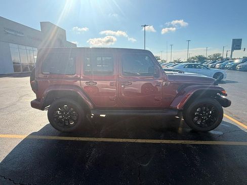Used 2021 Jeep Wrangler Unlimited Sahara image 4