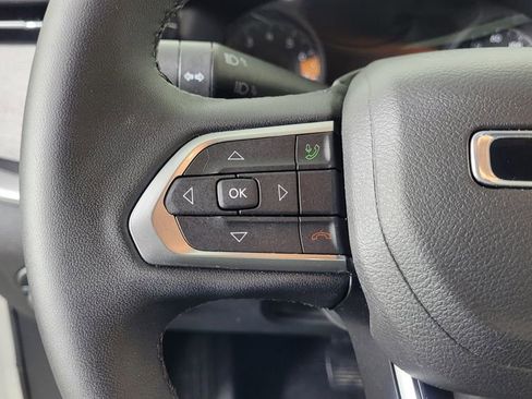 Used 2024 Jeep Compass Latitude image 16