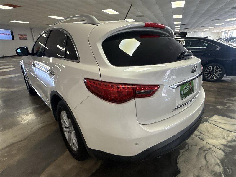 Used 2017 INFINITI QX70 AWD w/ Premium Package image 5