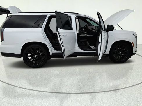 Used 2026 Cadillac Escalade Platinum Sport AWD/4WD image 30