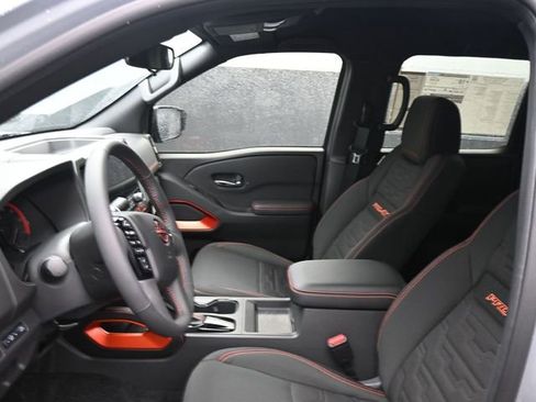 Used 2025 Nissan Frontier PRO-4X image 11