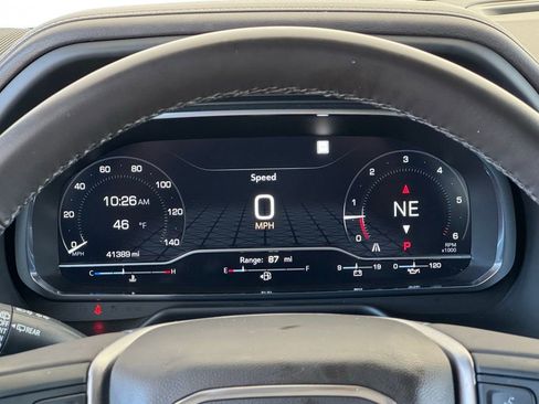 Used 2023 GMC Yukon SLT w/ SLT Luxury Package image 30