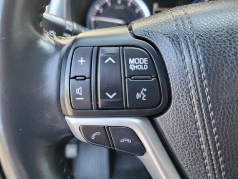 Used 2017 Toyota Highlander XLE AWD/4WD image 28
