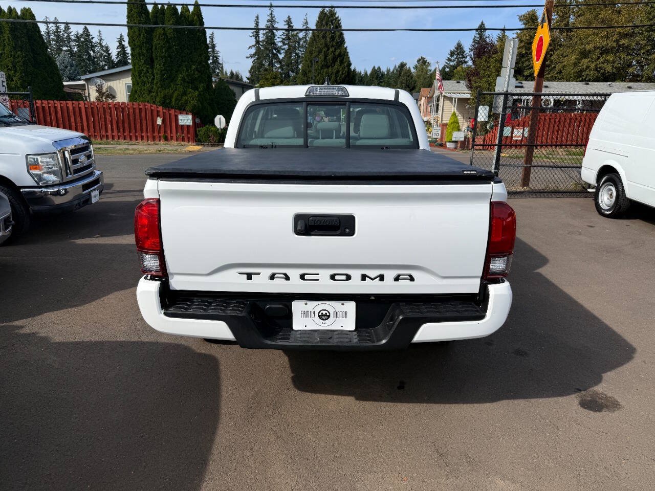 Used 2018 Toyota Tacoma SR w/ SR Convenience Package RWD image 8