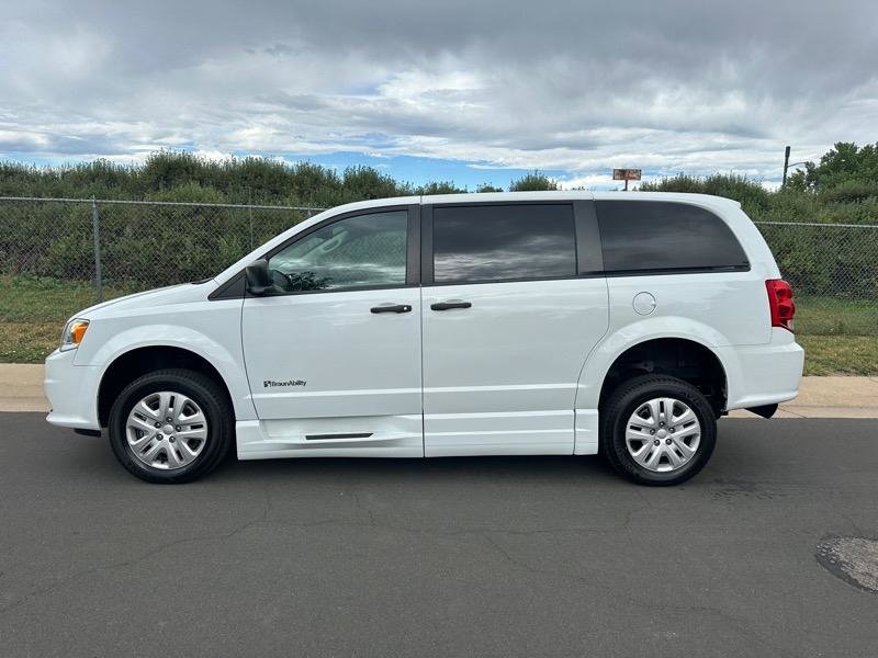 Used 2019 Dodge Grand Caravan SE FWD image 3