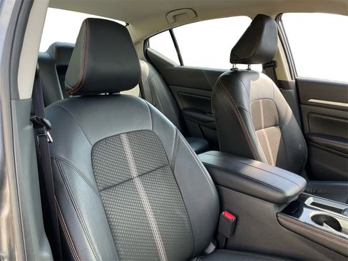 Used 2024 Nissan Altima 2.5 SR image 24