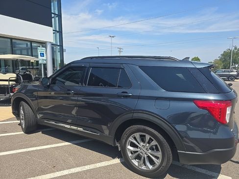 Used 2022 Ford Explorer XLT w/ Equipment Group 202A AWD/4WD image 8
