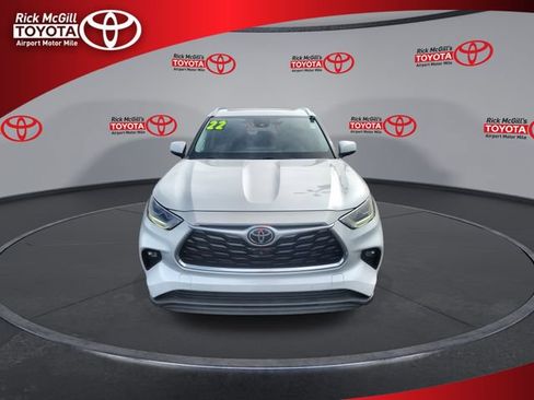 Used 2022 Toyota Highlander Limited AWD/4WD image 3