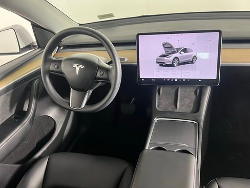 Used 2023 Tesla Model Y Long Range image 21