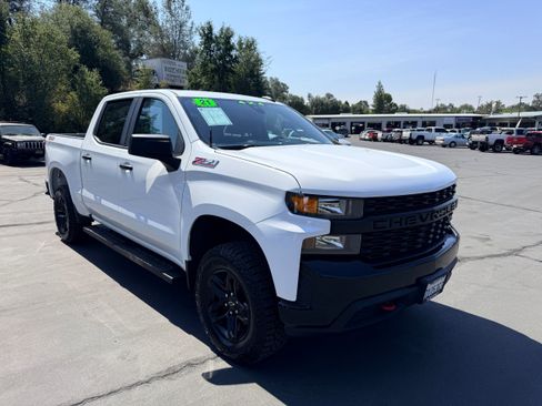 Used 2021 Chevrolet Silverado 1500 Custom Trail Boss w/ Safety Confidence Package AWD/4WD image 4