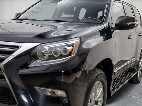 Used 2018 Lexus GX 460 image 3