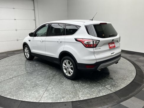 Used 2017 Ford Escape SE AWD/4WD image 2