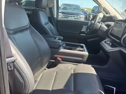 Used 2025 Ford Expedition Max Active AWD/4WD image 6