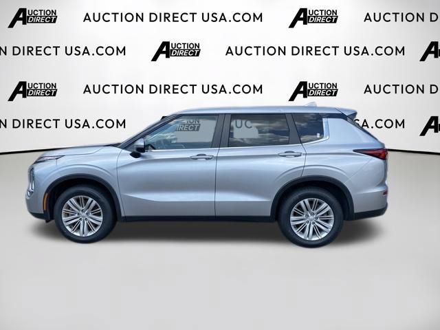 Used 2024 Mitsubishi Outlander ES AWD/4WD image 3