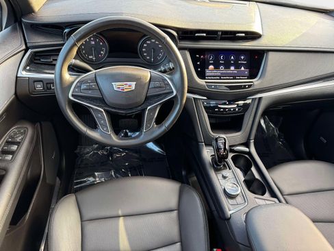 Used 2024 Cadillac XT5 Premium Luxury w/ Technology Package AWD/4WD image 2