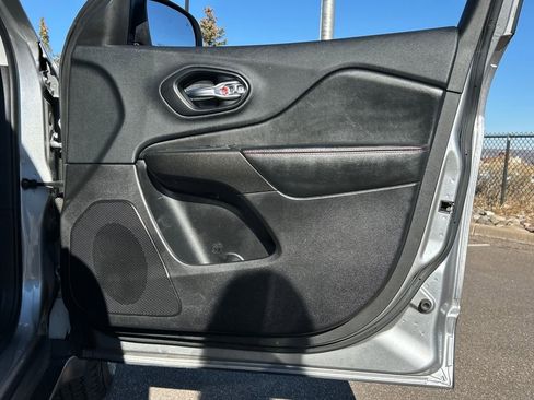 Used 2019 Jeep Cherokee Trailhawk w/ Comfort/Convenience Group image 27