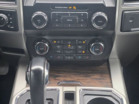 Used 2019 Ford F150 Lariat AWD/4WD image 4