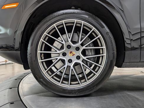 Used 2023 Porsche Cayenne Platinum Edition image 12