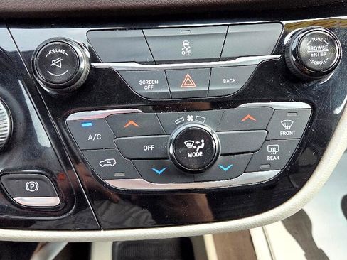 Used 2017 Chrysler Pacifica LX w/ Tire & Wheel Group image 22