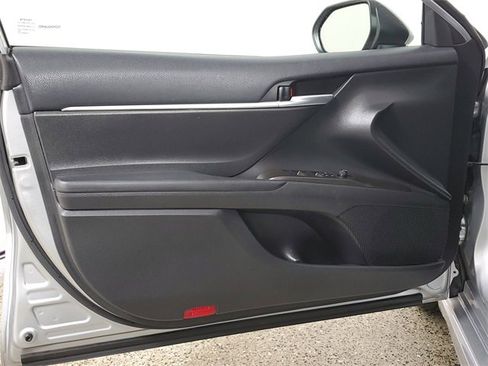 Used 2023 Toyota Camry SE image 18