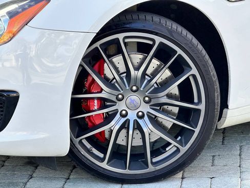 Used 2017 Maserati Quattroporte GTS GranSport RWD image 3