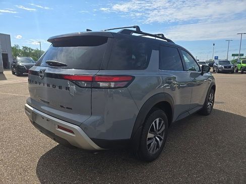 Used 2023 Nissan Pathfinder SL w/ Black Appearance Package AWD/4WD image 5