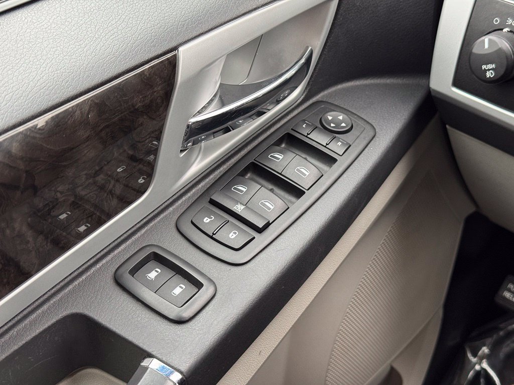 Used 2010 Dodge Grand Caravan SXT FWD image 27