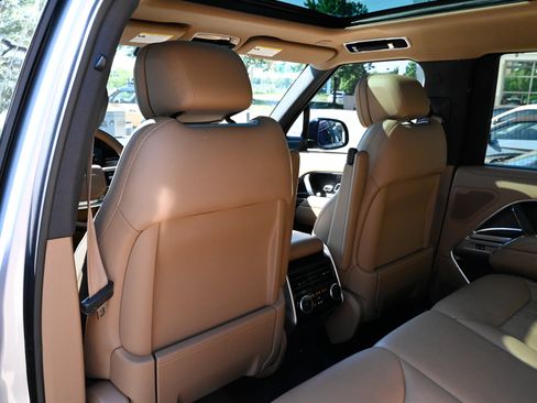 Used 2025 Land Rover Range Rover SE AWD/4WD image 35