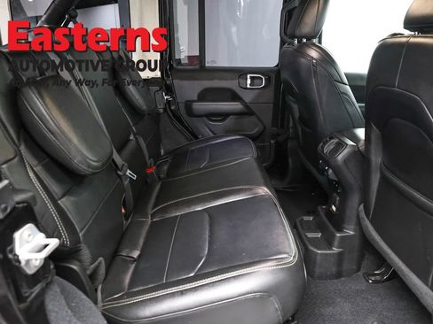 Used 2022 Jeep Wrangler Unlimited Sahara w/ Cold Weather Group AWD/4WD image 23