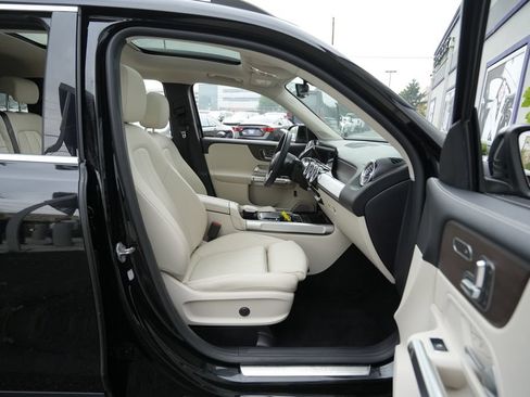 Used 2022 Mercedes-Benz GLB 250 4MATIC image 35