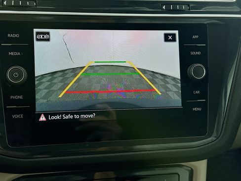 Used 2023 Volkswagen Tiguan SE FWD image 21