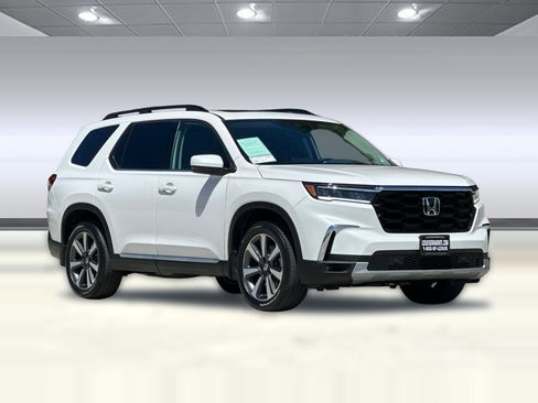 Used 2025 Honda Pilot Touring image 6