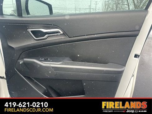 Used 2023 Kia Sportage LX image 18