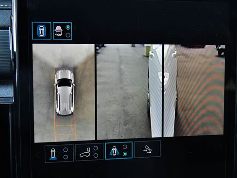 Used 2024 GMC Acadia Elevation image 24