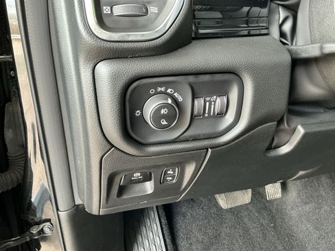 Used 2025 RAM 1500 Laramie w/ Night Edition image 30