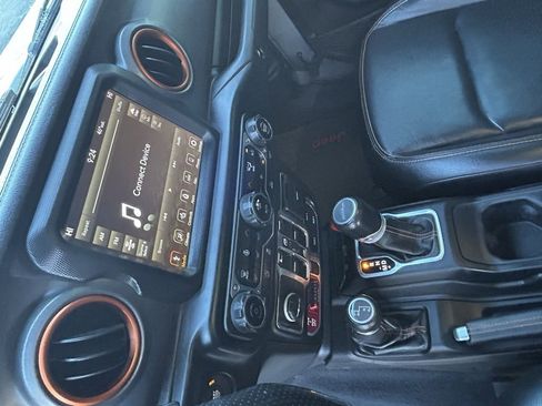 Used 2022 Jeep Gladiator Mojave w/ Cold Weather Group image 11