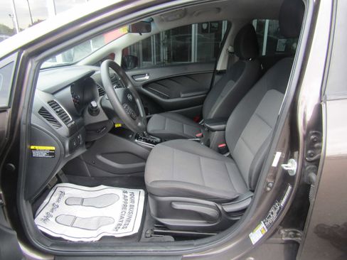 Used 2017 Kia Forte LX w/ LX Popular Package FWD image 9