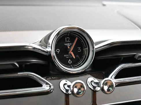 Certified 2023 Bentley Bentayga AWD/4WD image 21